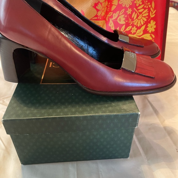 Gucci Women's Burgundy Leather Loafers with Silver Accent - Picture 4 of 12